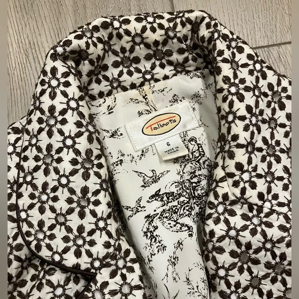 Women's Black & White Quilted Floral Jacket/Blazer - Picture 2 of 4